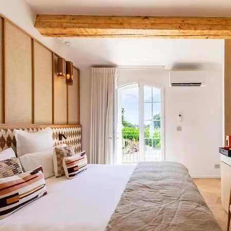 Alojamento de Acomodação e Pequeno-almoço Le Quatre Saisons Et Ses Raffinees 300 E Par Chambre